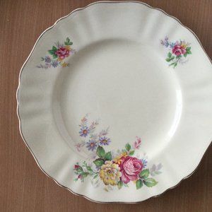 Vintage J &G Meakin Sunshine England dinner plate floral gold trim 10" across